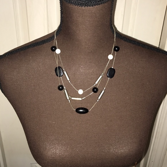 Black and white beaded MULTI STRAND NECKLACE✨ - Picture 2 of 2